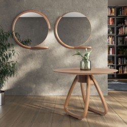 Foto mesa lateral, pouso, em madeira, acabamento claro, fundo ambientado